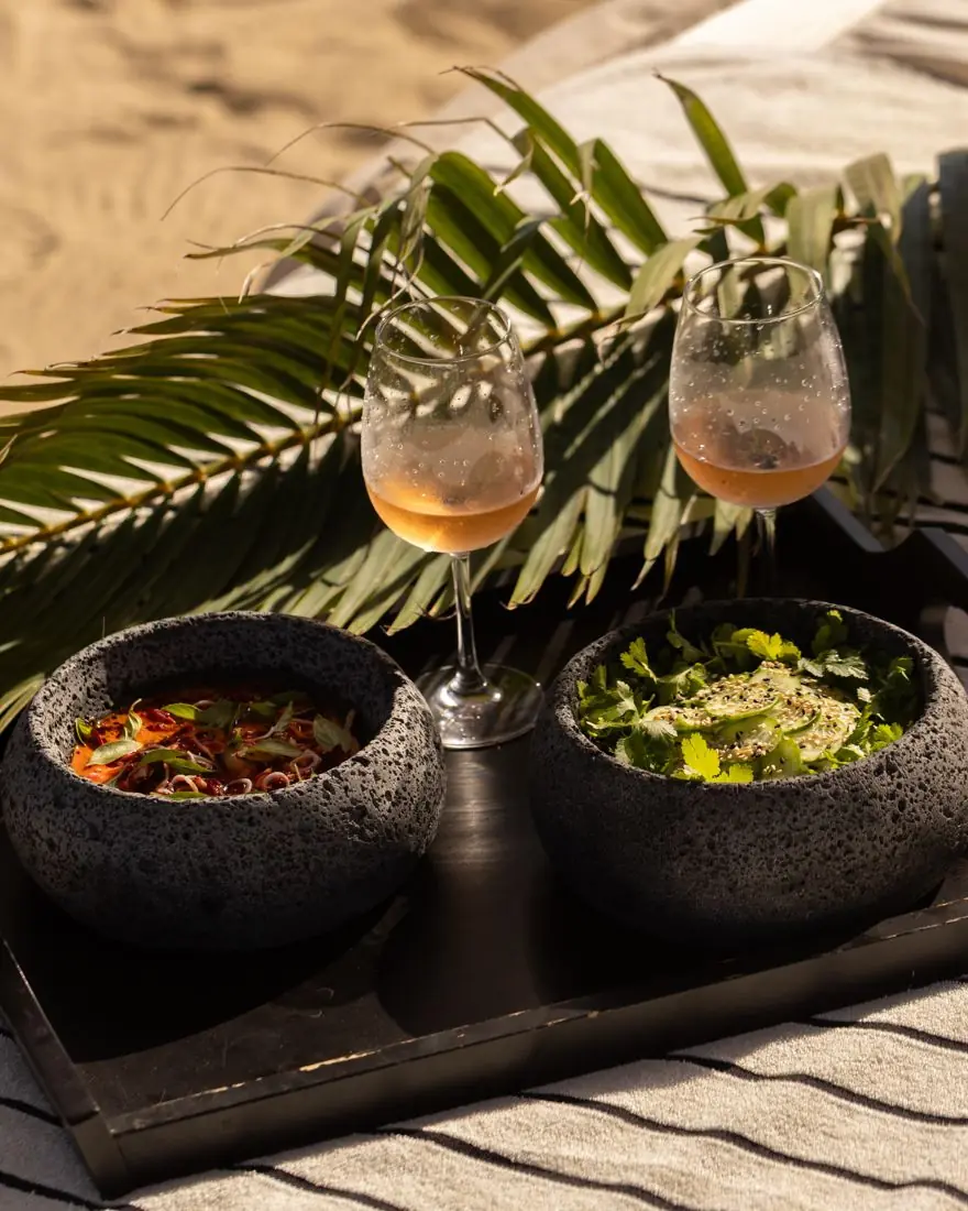 Drinks and fresh plates at the beach club